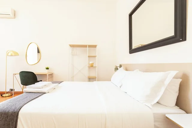 غرفة كومفورت بسرير كينج بحمام مشترك، Hostal Siscinc - Adults Only 2/8