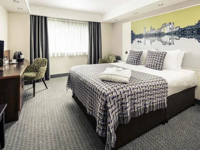 غرفة بريفيليج بسرير مزدوج، Mercure Swansea Hotel 3/3