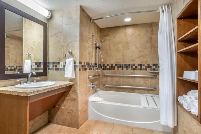 جناح بسرير كينج بغرفة نوم واحدة مع أريكة لذوي الإعاقة، Hilton Vacation Club Lake Tahoe Resort South 6/7