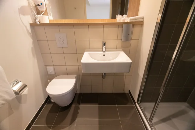غرفة عائلية بسرير مزدوج وسريرين منفصلين، B B Hotel Frankfurt Airport 5/6