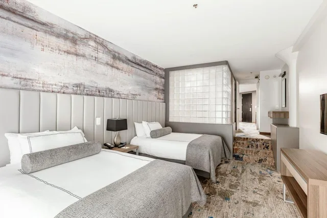 جناح بسريرين كوين، Atheneum Suite Hotel 1/3