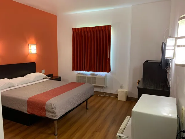 1 Queen Bed - Mobility Accessible Tub Nsmk، Motel6 Terrell, TX 7/10