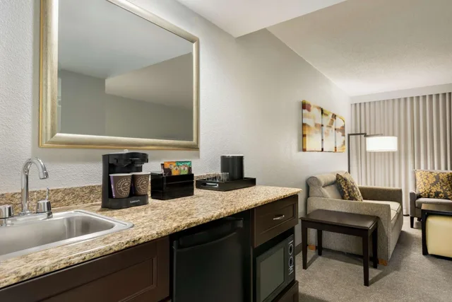 2 Rooms, Suite, King Bed, Sofa, Embassy Suites By Hilton Atlanta Alpharetta 3/3