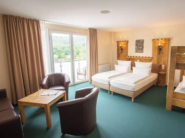 غرفة كومفورت رباعية بسرير مزدوج وسرير بطابقين، Hasseröder Burghotel 1/2