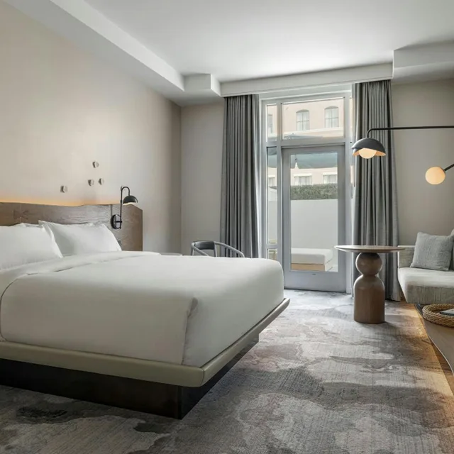 Room, King Bed, with Pool, Patio، The Limited Hotel Charleston 4/10