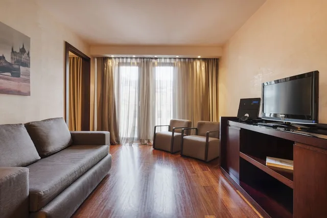 جناح جونيور بسرير كينج، Exe Budapest Center 5/6