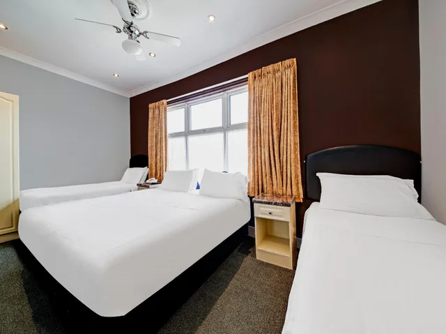 Family, 1 Double and 1 Single Bed, Sofa, OYO Bostons Manor Hotel, Hanwell London 3/3