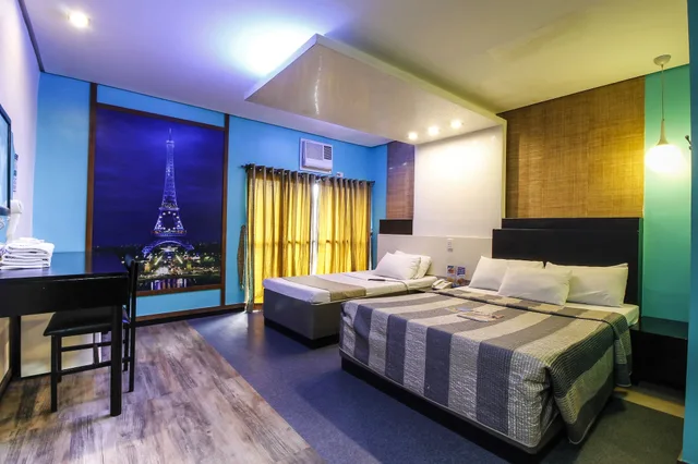 Mega, Suite, 1 Queen and 1 Single Bed، Hotel Dream World 3/10