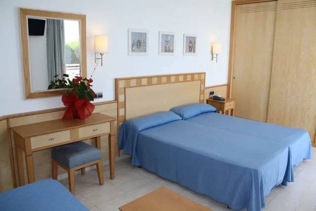 غرفة بسريرين منفصلين بشرفة، Stil Victoria Playa 3/3