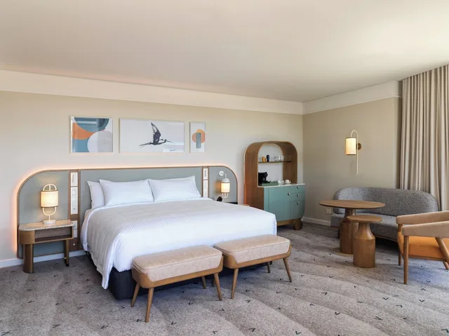 Suite, King Bed, City View, Balcony, voco Gosford by IHG 4/10