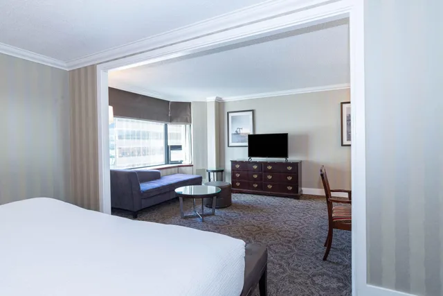 Grand, Deluxe, Double Bed, Sandman Signature Edmonton Downtown Hotel 2/3