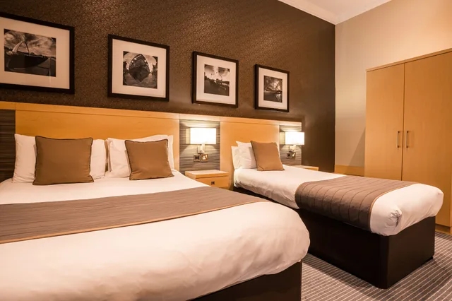 غرفة ثلاثية بسرير مزدوج وسرير فردي، Royal Station Hotel 4/7