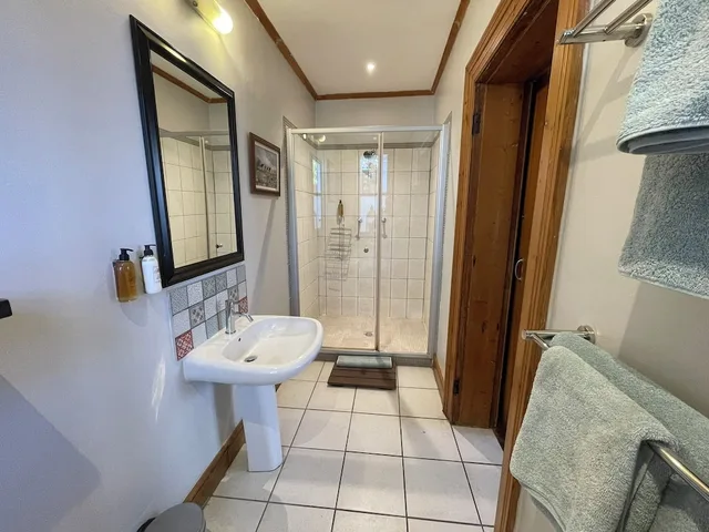غرفة ديلوكس ثلاثية بثلاثة أسرّة، Ashanti Guest House Gardens Hostel 10/10
