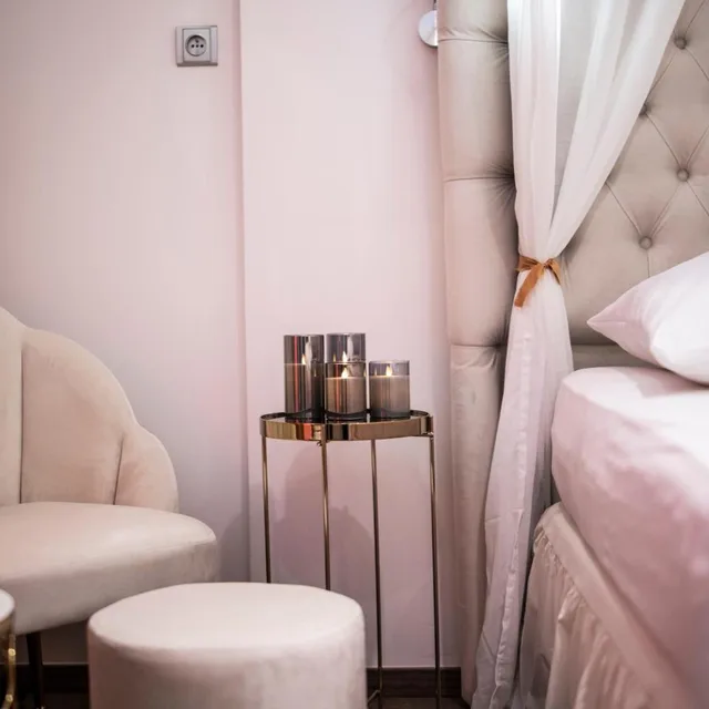 Romantic, King Bed, Pool Access، Hotel Aura Design & Garden Pool 3/7