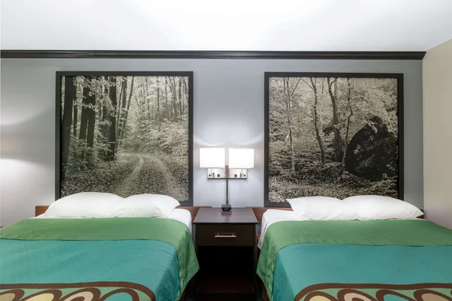 غرفة بسريرين كوين يُسمح فيها بالحيوانات الأليفة، Super 8 by Wyndham Duluth 2/2