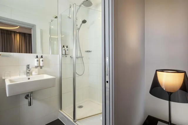 جناح بسرير مزدوج، FIRST HOTEL PARIS TOUR EIFFEL 3/3