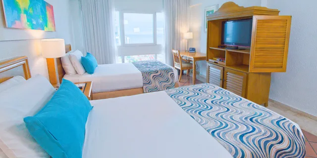 غرفة بسرير كوين بإطلالة على البحر، Hotel Almirante Cartagena Colombia 1/2