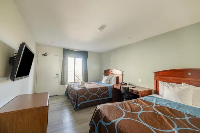 غرفة بسريرين كوين، Townhouse Barstow On Historic Route 66 CA I 15 3/7