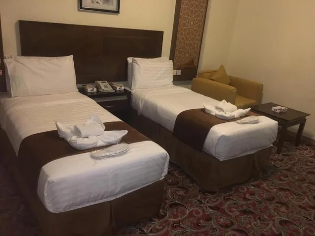 غرفة قياسية بسريرين منفصلين، فندق سكاي فيو(Sky View Hotel) 3/4