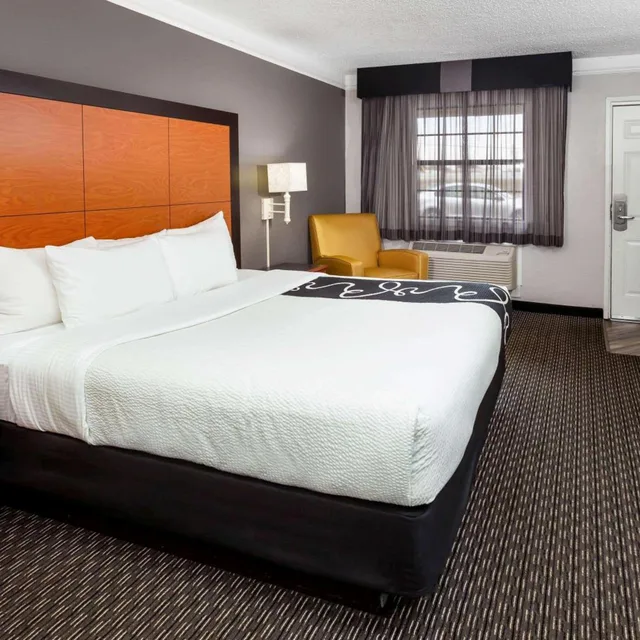 غرفة ديلوكس بسرير كينج، La Quinta Inn Laredo I-35 1/10