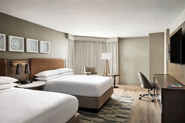 Room, 2 Queen Beds, Accessible, San Antonio Marriott Rivercenter on The River Walk 2/6