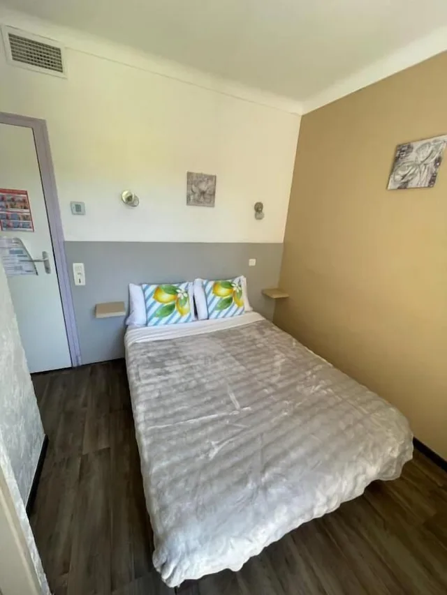 Standard, Double Bed, Hotel Clair Logis 1/8