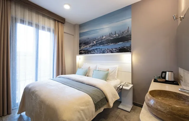 Lanai, Comfort, Twin Beds, City View, The Pera 9/10