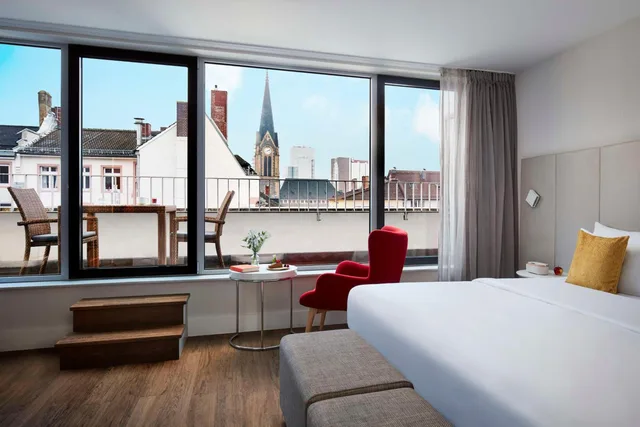 غرفة ديلوكس بشرفة مع سرير إضافي، Avani Frankfurt City Hotel 1/6