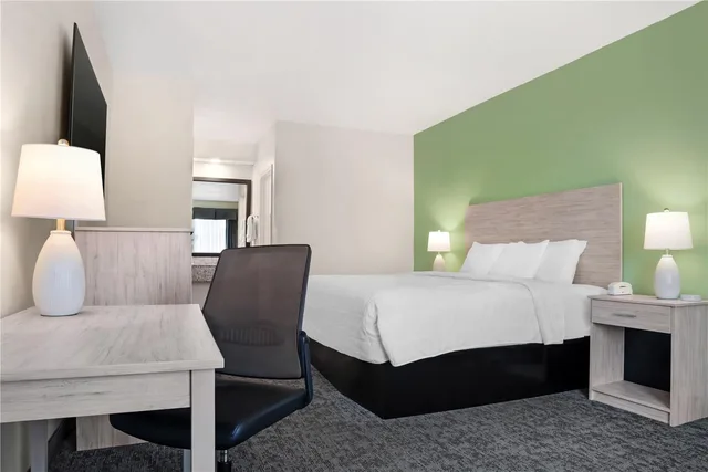 غرفة بسرير كينج لذوي الإعاقة، Best Western Navarre Waterfront 2/3