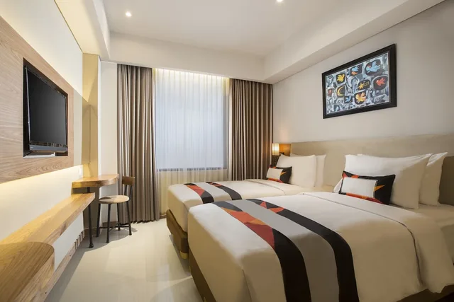 Star, Single, Queen Bed، Yellow Star Ambarukmo Hotel 1/10