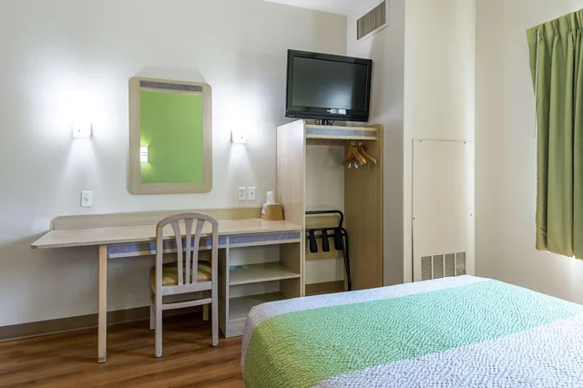 1 Queen Bed - ADA/RI Shower/Non-Smoking، Motel6 Cedar City, UT 6/10