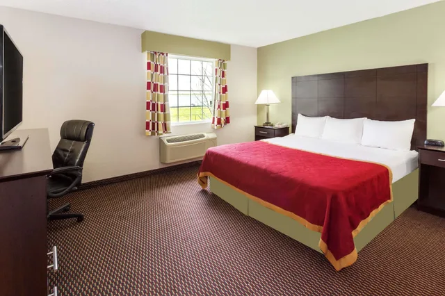 غرفة بسرير كينج لذوي الإعاقة، Baymont By Wyndham Beloit 7/10