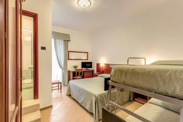 غرفة رباعية، Hotel Flavio Rome 2/5