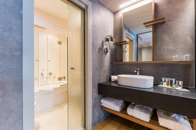 Collection, Premium, Double Bed, with View، Grand Hotel Savoia Cortina d'Ampezzo, A Radisson Collection Hotel 6/10
