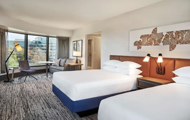 غرفة بانورامية بسريرين كوين بمطبخ صغير، Hilton Fairfax 2/3
