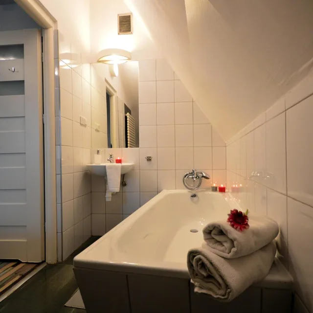 غرفة بسريرين منفصلين بحوض استحمام، Cracow Central Aparthotel 4/6