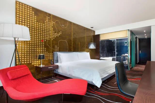 غرفة كلوب بسرير كينج بإطلالة على النهر، Le Meridien Saigon 3/7