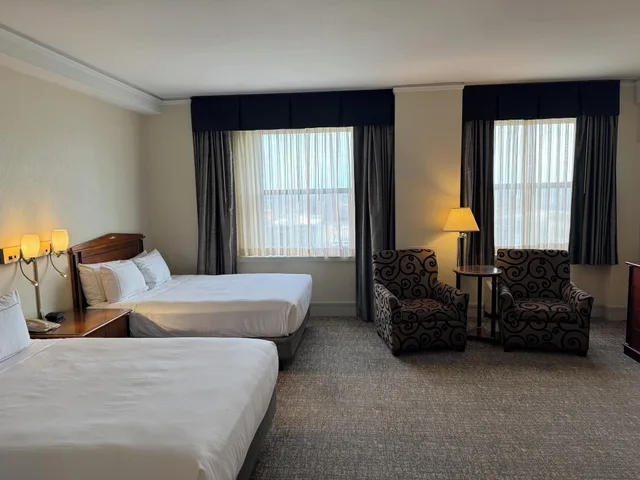Presidential, Multiple Beds, Accessible، Hilton Cincinnati Netherland Plaza 1/2