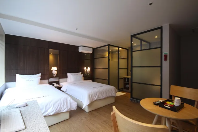Semi Room, 2 Semi Double Beds, Hotel The Ann 1/2