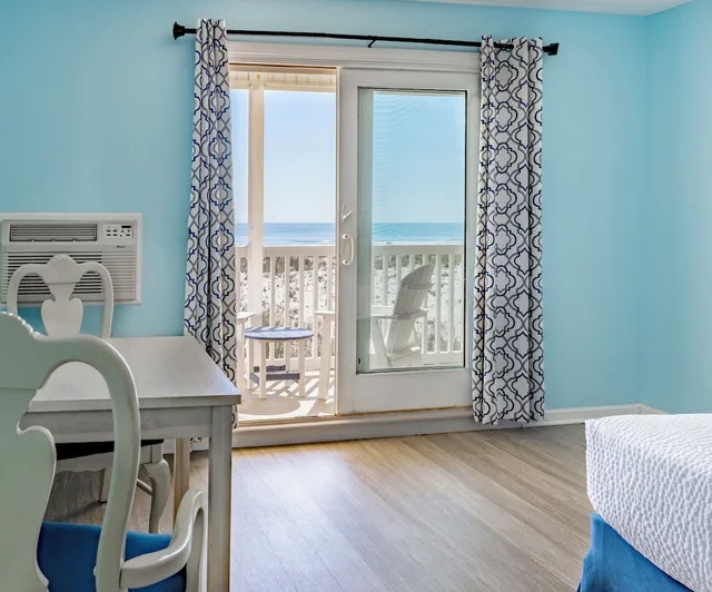 Panoramic, 2 Queen Beds, Ocean Front, Balcony، Drifting Sands Oceanfront Hotel 2/4