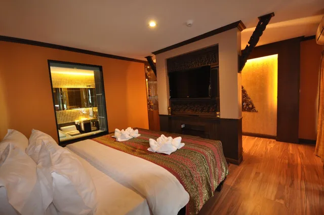 جناح بسرير كينج بجاكوزي في طابق منخفض، Chalelarn Hotel 4/10