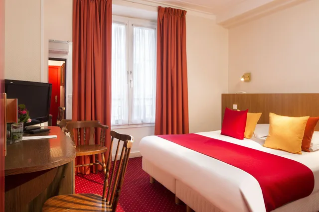 غرفة سوبيريور بسرير مزدوج، HOTEL SAINT-ROCH 1/4