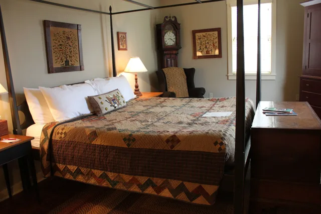 غرفة بسريرين كينج وثلاثة أسرّة، The Inn at Hermannhof 2/4
