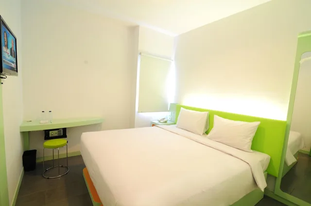 غرفة قياسية بسرير كينج، Swift Inn Aeropolis Jakarta 4/7