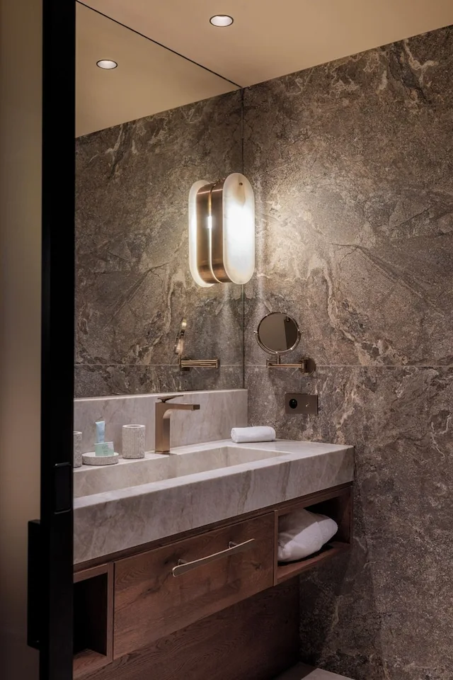 جناح بريستيج بسرير كوين مع أريكة، Lodge Park 10/10