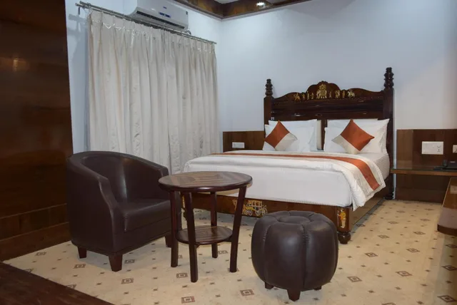 Castle, King Bed، Hotel Loksagar 5/9