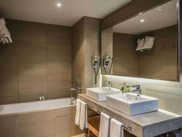جناح سوبيريور بسرير فردي بإطلالة على البحر بشرفة، Mercure Quemado Resort 4/8