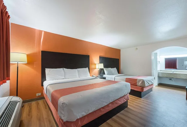 Room, 2 Queen Beds, Smoking, Motel6 San Antonio, TX - I-10 West 5/10