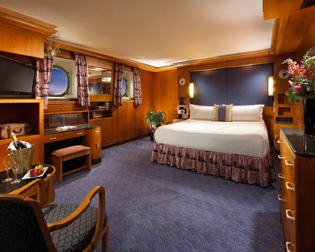 جناح بسرير كينج مع أريكة، The Queen Mary 6/8