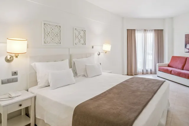 Family, Twin Beds, Lagoon View, 2 Sofa، Vila Gale Isla Canela 2/10